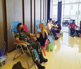 Suasana donor darah di Novotel Hotel Pekanbaru.